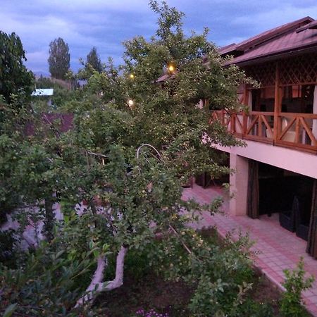 Guest House Albatros Cholpon-Ata Exterior photo
