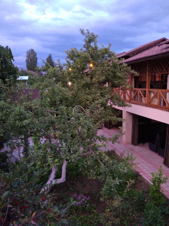 Guest House Albatros Cholpon-Ata Exterior photo